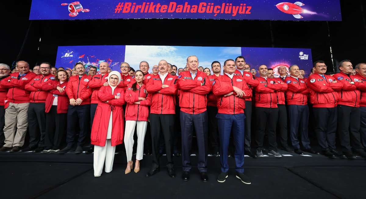 Abdlkadirs27's tweet photo. Cumhurbaşkanımız Recep Tayyip Erdoğan'ın Libya Başbakanı Abdulhamid Dibeybe ve Azerbaycan Cumhurbaşkanı İlham Aliyev ile birlikte katıldığı #TEKNOFEST2023'te kardeşlik rüzgarı esti... 

#TürkUzayYolcuları da Cumhurbaşkanı @RTErdogan'ın yanında yer aldı.
🇹🇷💯
#BirlikteDahaGüçlüyüz https://t.co/EnP9Utk5Lx