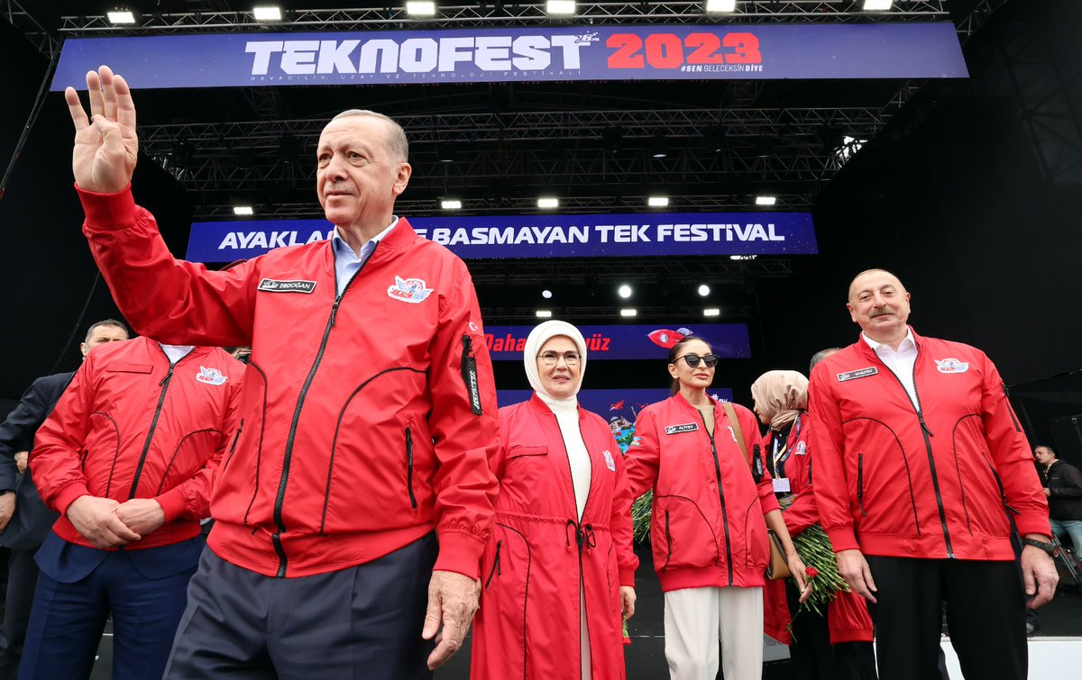 Abdlkadirs27's tweet photo. Cumhurbaşkanımız Recep Tayyip Erdoğan'ın Libya Başbakanı Abdulhamid Dibeybe ve Azerbaycan Cumhurbaşkanı İlham Aliyev ile birlikte katıldığı #TEKNOFEST2023'te kardeşlik rüzgarı esti... 

#TürkUzayYolcuları da Cumhurbaşkanı @RTErdogan'ın yanında yer aldı.
🇹🇷💯
#BirlikteDahaGüçlüyüz https://t.co/EnP9Utk5Lx