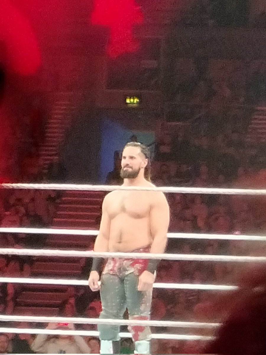 jane2787's tweet photo. @SethRollinsFans Some photos I got of @WWERollins at WWE Belfast https://t.co/B4R4qSdOsD