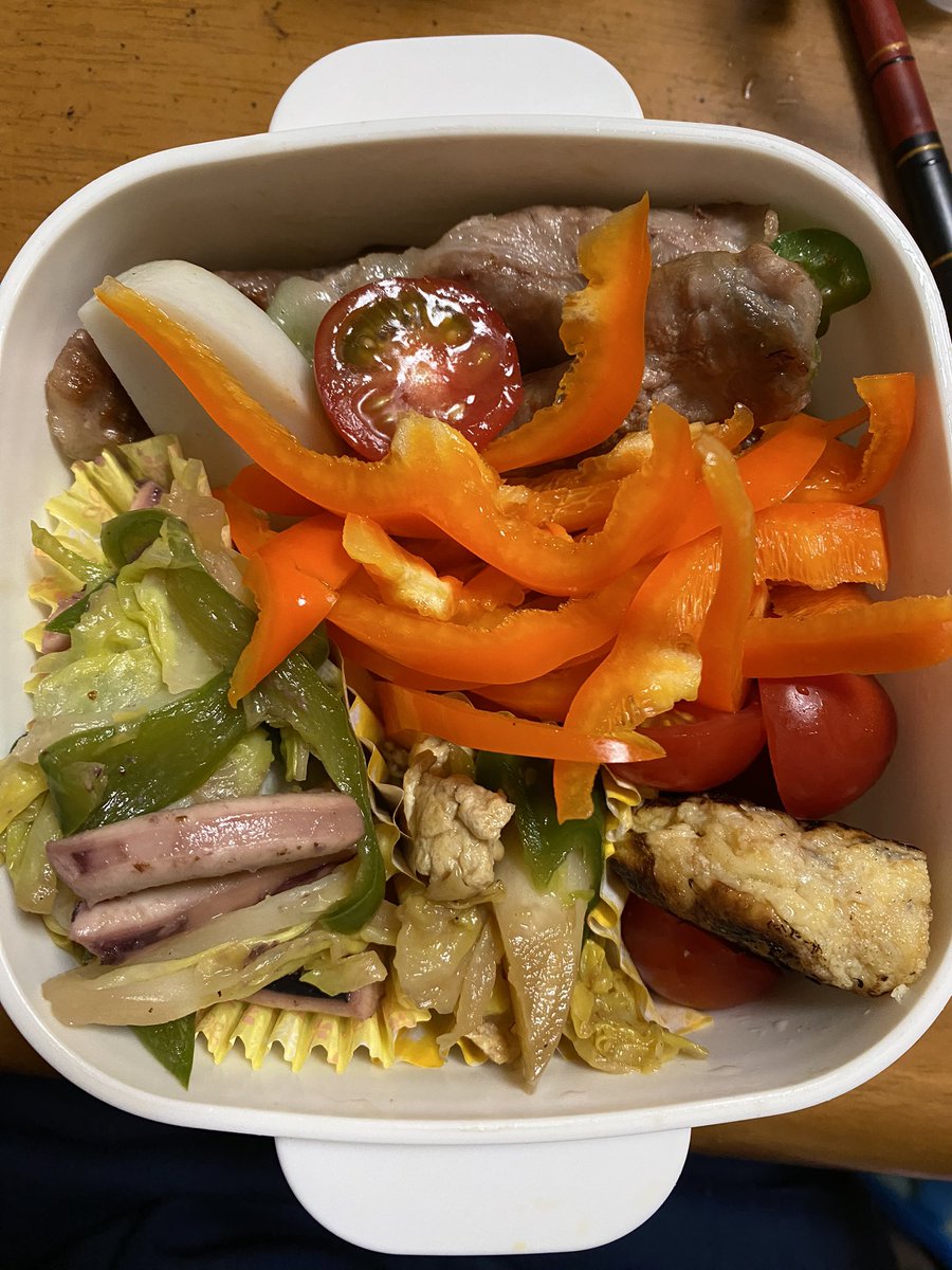 oasisnoneko's tweet photo. #お弁当
・ピーマンにチーズの肉巻き🍖美味しかった
・イカとキャベツ🦑ピーマン🫑炒め
・キャベツピーマンの玉子とじ
・かまぼこ
・カラーピーマン
・ミニトマト
・シラスとネギの玉子焼き
なぜかピーマンばっかり！？特にピーマンが好きなわけじゃない(苦笑) https://t.co/gNOdEeCRnf