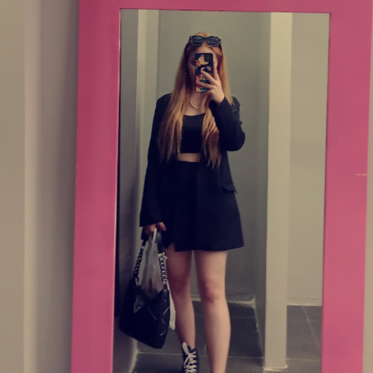 İnsta hesabını yaz takipleşelim.