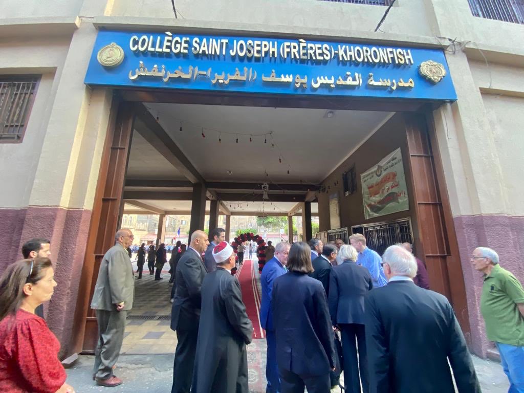 BrunoRetailleau's tweet image. Au collège St-Joseph fondé en 1854 par les frères des écoles chrétiennes. Il scolarise 1137 élèves de la maternelle au lycée. Il recrute dans un quartier modeste du #Caire et obtient de beaux résultats pour ses élèves.