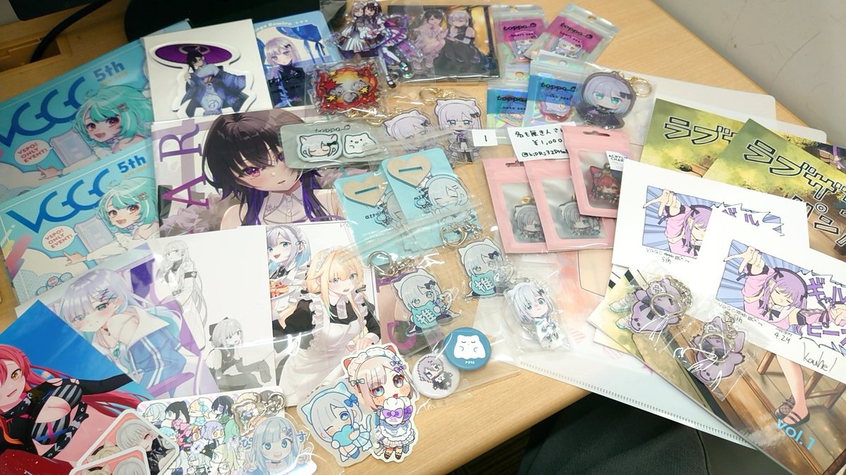ketsuago_tami's tweet photo. 本日の戦利品！！！
すーちゃんを中心にたくさん買いました〜
どれも可愛すぎてサークルの皆さんには本当に感謝してます
今日はみなさんゆっくり休んで下さい！
vggc6thも楽しみにしてます(*^^*)
#VGGC5th #VGGC 
#花芽すみれ #ぶいすぽ https://t.co/GCx3f1JwCm
