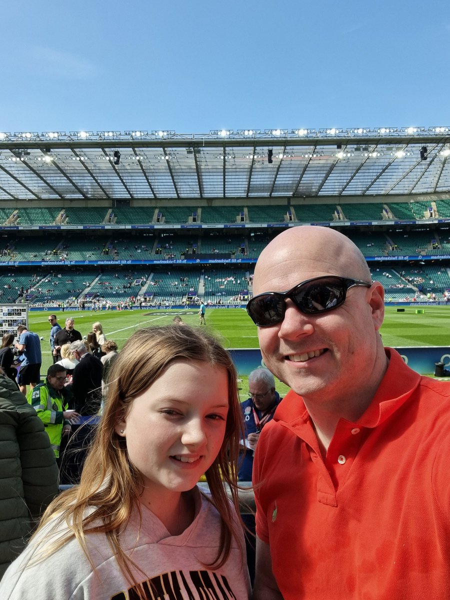 spjwebster's tweet photo. Ready to cheer on #RedRoses! 🏴󠁧󠁢󠁥󠁮󠁧󠁿 🏉 https://t.co/AYoKmw2ytQ