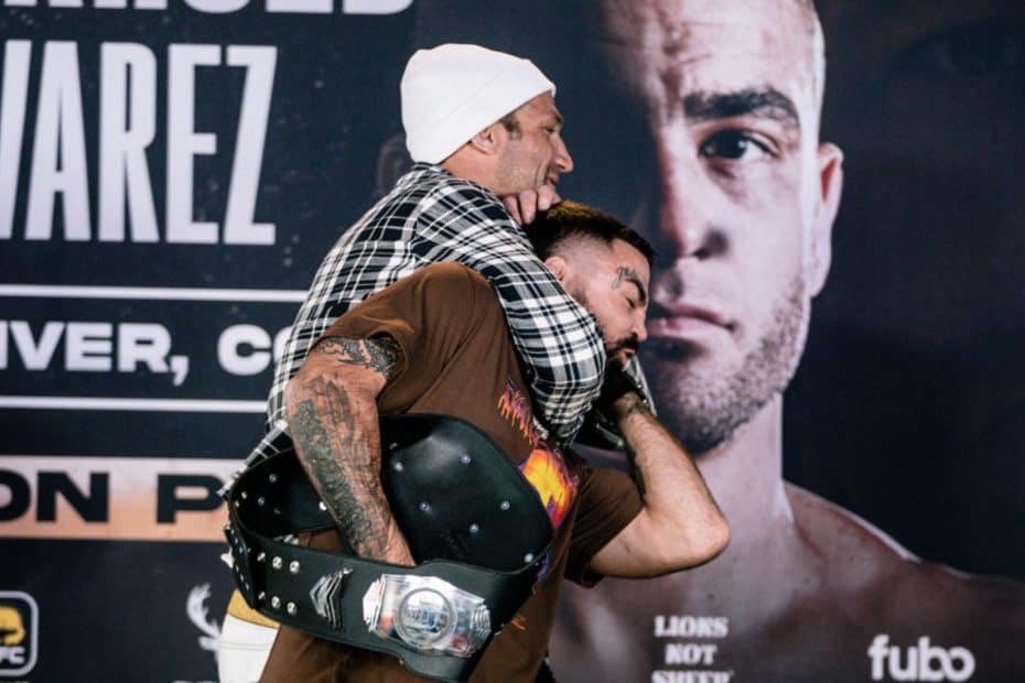 mmashorties's tweet image. U Bare Knuckle zůstaneme🥊 Podívejte se na vyhrocený staredown mezi bouřlivákem Mikem Perrym a Lukem Rockholdem👀 Došlo na strkanice i na choke😅

#BKFC41 #MikePerry #LukeRockhold