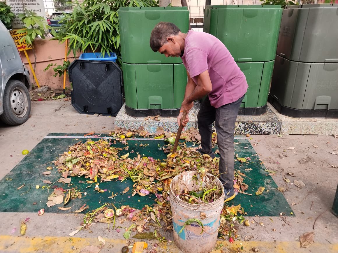ipcaworld's tweet photo. IPCA is implementing decentralized #SWM model for #BWGs in Shahdara South Zone where awareness sessions are conducted on source segregation, wet waste is managed through Aerobin Composters & dry waste is channelized for recycling.
.
@ashishipca @dcshahsouth @SBM_MCD https://t.co/2996LIT7oW