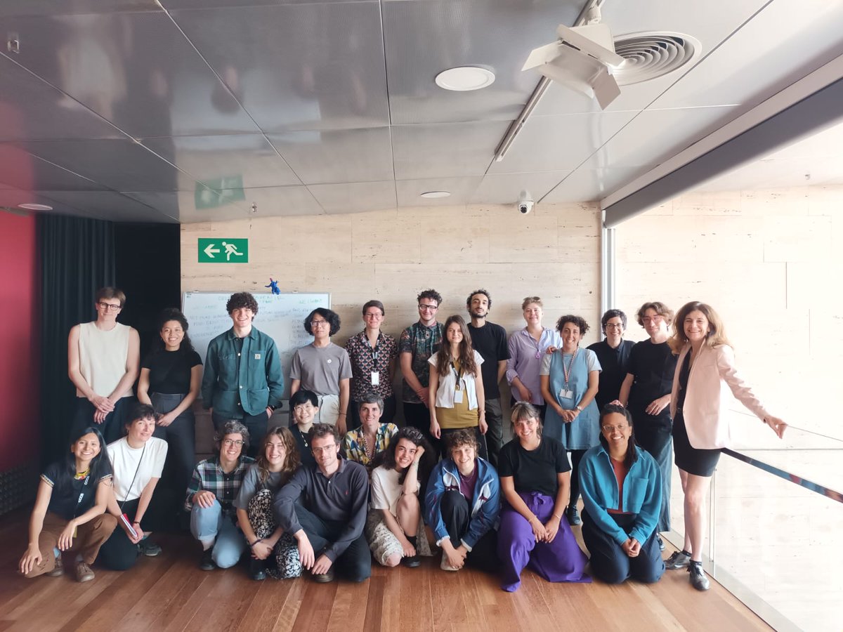 ❤️ It’s time to say goodbye to the 15 resident artists of #CulturesdAvenir who have been with the CCCB over the last few days. It has been a pleasure to share workshops, chats and experiences. 

We’ll see you soon in Paris! 🫂