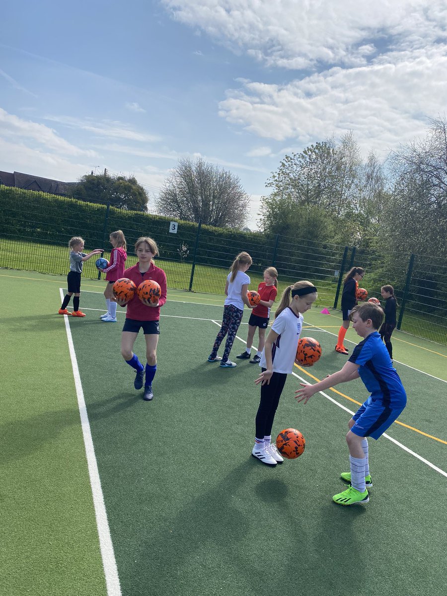 ecollinscoach's tweet photo. ☀️ Sunshine
⚽️ Football
😁 Smiles

Could the weekend have a better start?! 🙌🏻

@WCWFCcamps @WCFCWomen https://t.co/0JnBG5IdFG