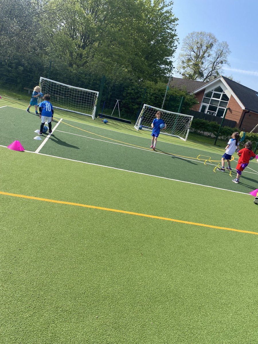 ecollinscoach's tweet photo. ☀️ Sunshine
⚽️ Football
😁 Smiles

Could the weekend have a better start?! 🙌🏻

@WCWFCcamps @WCFCWomen https://t.co/0JnBG5IdFG