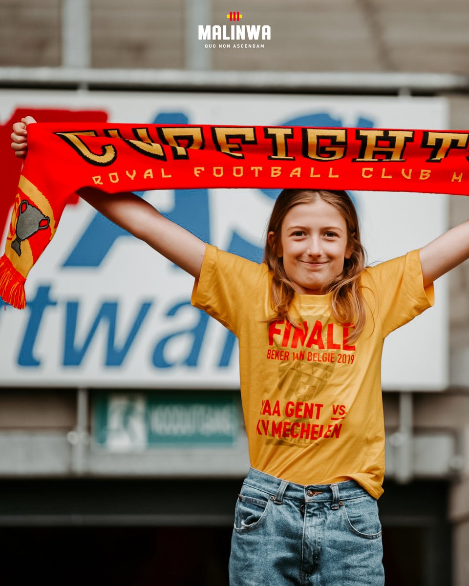 kvmechelen's tweet photo. Ze zijn vertrokken… 🏆

Onze jongens stapten zonet onder luid applaus op de bus. Merci voor de laatste aanmoediging richting 𝘥𝘦𝘯 𝘏𝘦𝘪𝘻𝘦𝘭, Kakkers 💛❤️

📸 Inge Smits &amp; An Rogier

#trotsoponzekleuren #wegaanmetznallen #VoorLei https://t.co/PL95rAKysk