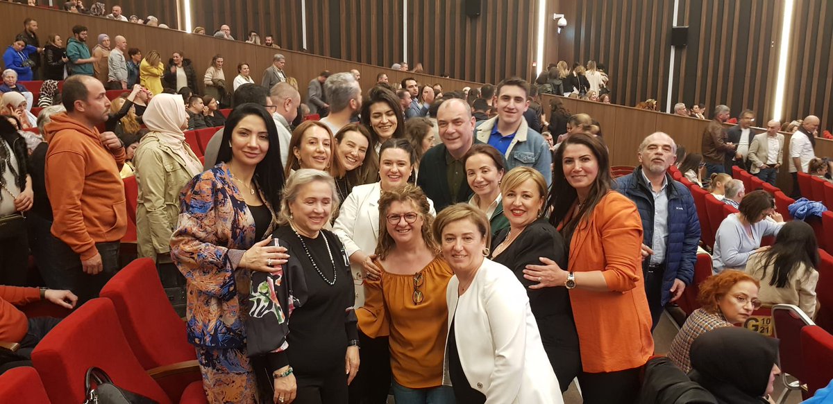 celalettinkskbs's tweet photo. Eskişehir Kadın Girişimciler Kurulu tarafından, Depremzedelere Yardım amacıyla organize edilen AFARA Konseri muhteşemdi. Başkanımız Sn.Elif Gürkaynak başta olmak üzere tüm Yönetim Kurulunu tebrik ediyorum. @EskisehirKGK @elifgurkaynak https://t.co/YWHmTh56rq