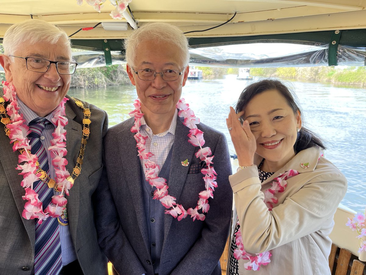 Droito's tweet photo. It was a delight to meet the Japanese Ambassador and his wife on the Evesham Blossom cruise on Friday. Of course we talked about the CBSO’s brilliant Japanese Chief Conductor Kazuki Yamada! https://t.co/3GjaRRVdUh