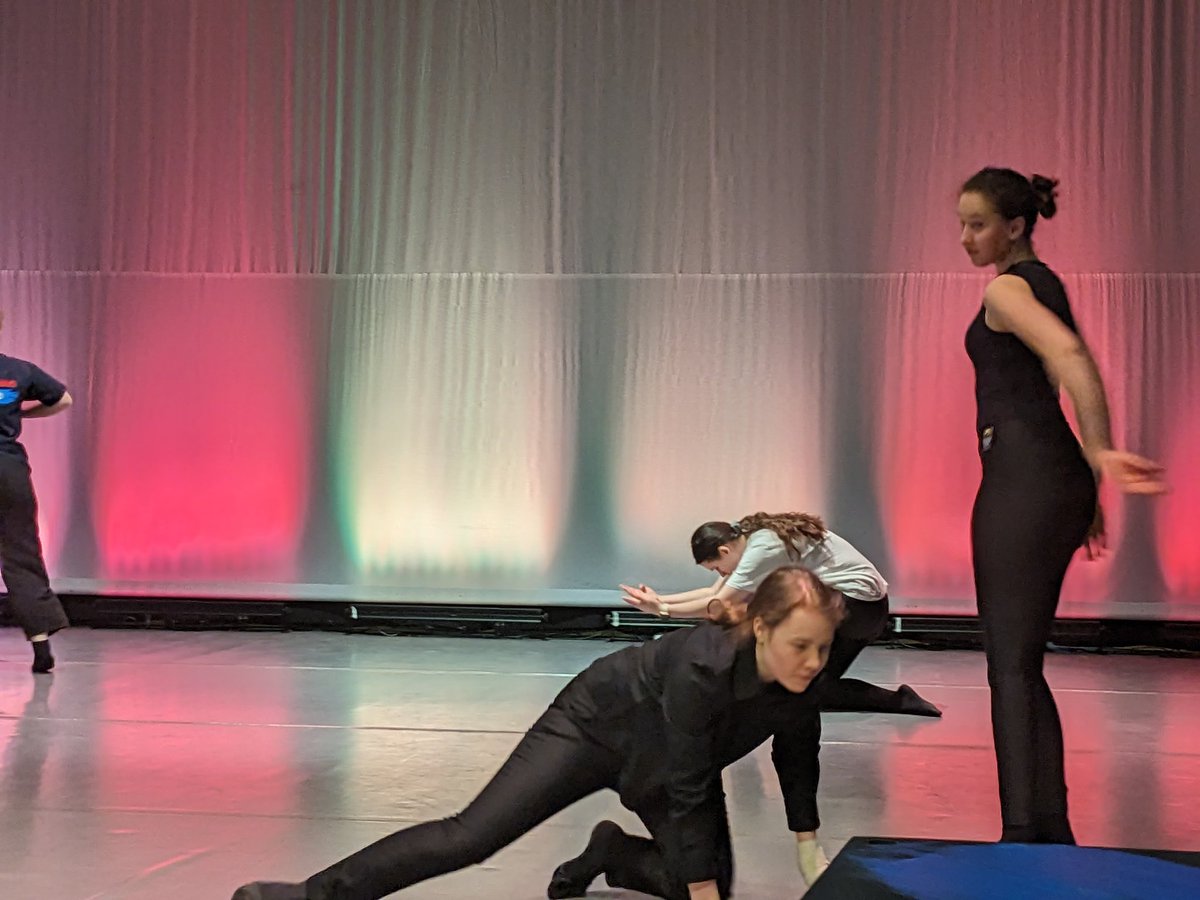 HopemanHouse's tweet photo. I managed to catch a quick preview of one of the ballet numbers by the En-Hahnce Gordonstoun dancer. So many Hopeman lovely folk involved :-) https://t.co/GGkvshab4u