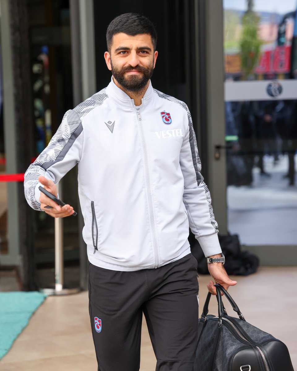 Trabzonspor's tweet photo. Takımımız otelden çıkış yaptı #KNYvTS https://t.co/82unEGO3sd