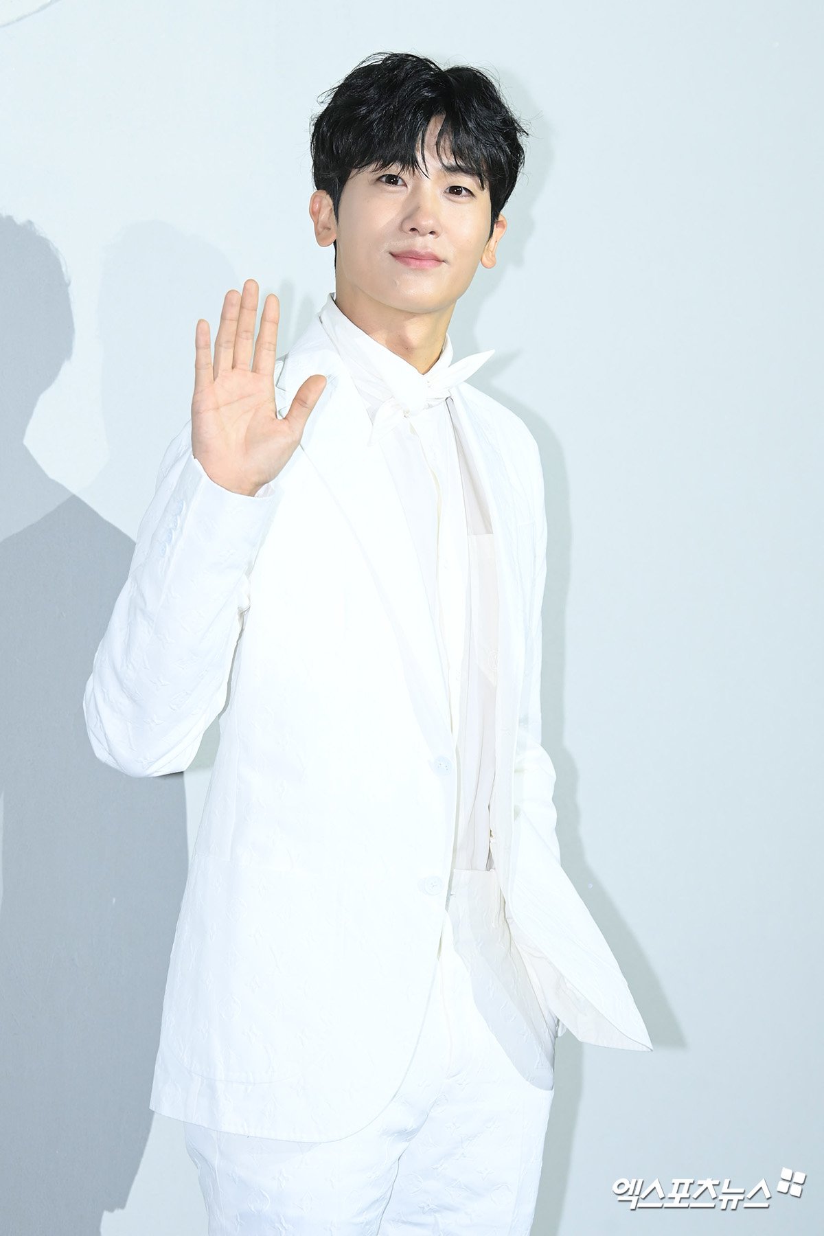 Fu4QNGLaAAAqK8s?format=jpg&name=large