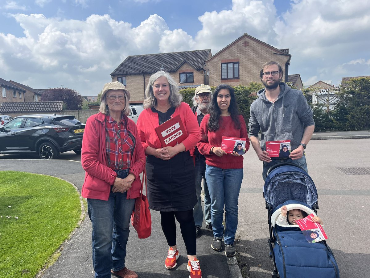 Heidi_Labour's tweet photo. A perfectly formed team for our round in Grange Park - thank you @unsachaudri for your help and for bringing the cutest doorstep companion I’ve had in a long time! https://t.co/usYSXPIIzh