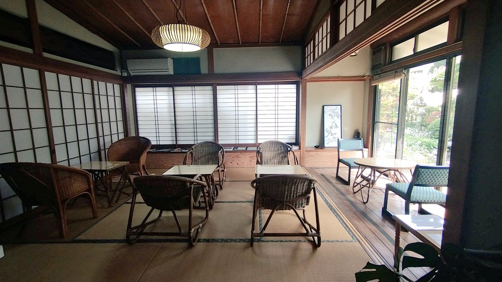 chihir__s's tweet photo. 中はこんな感じ。
元旅館を改装したそうです

日本庭園

 #FFEEL https://t.co/HF0FxMgh7p