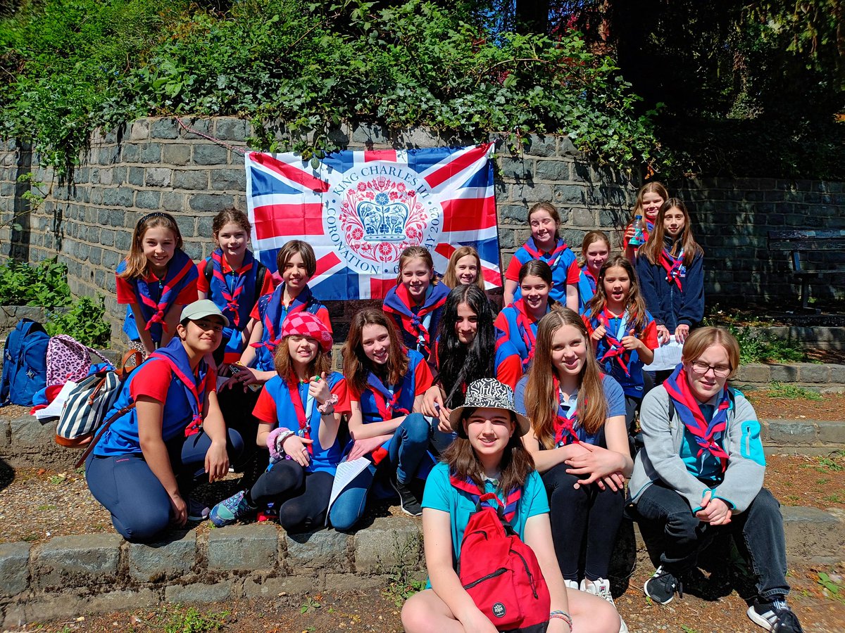 GoddingtonGG's tweet photo. @girlguidingGLK #GLKCoronationChallenge is underway and the sun is out.  Have a great day everyone @FieRason https://t.co/7GisH1KP3u