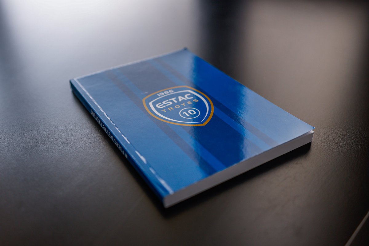 estac_officiel's tweet photo. 🛍 La boutique du 𝗦𝘁𝗮𝗱𝗲 𝗱𝗲 𝗹'𝗔𝘂𝗯𝗲 ouvrira ses portes demain à partir de 11h00. De nombreux nouveaux articles vous y attendront ! 🔥

#TeamESTAC 🔵⚪️ https://t.co/GCOajbuMRM