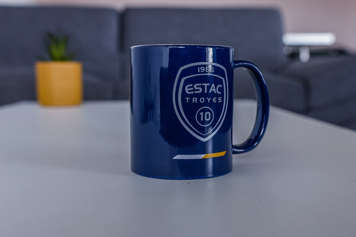 estac_officiel's tweet photo. 🛍 La boutique du 𝗦𝘁𝗮𝗱𝗲 𝗱𝗲 𝗹'𝗔𝘂𝗯𝗲 ouvrira ses portes demain à partir de 11h00. De nombreux nouveaux articles vous y attendront ! 🔥

#TeamESTAC 🔵⚪️ https://t.co/GCOajbuMRM