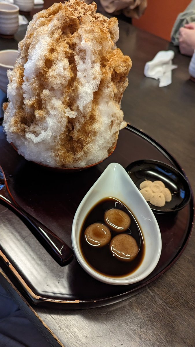 MEN33554227's tweet photo. #味の凝縮空間 
何年かぶりの「裕の蟹塩そば」
感慨深い！圧倒的人気でしたね！
師弟の2 杯を頂きました！
また店舗もってほしいなぁ！
当日予告なしで閉店したので、今日仲間と食べれて感動しました🍜 https://t.co/ioLmbPxhAF