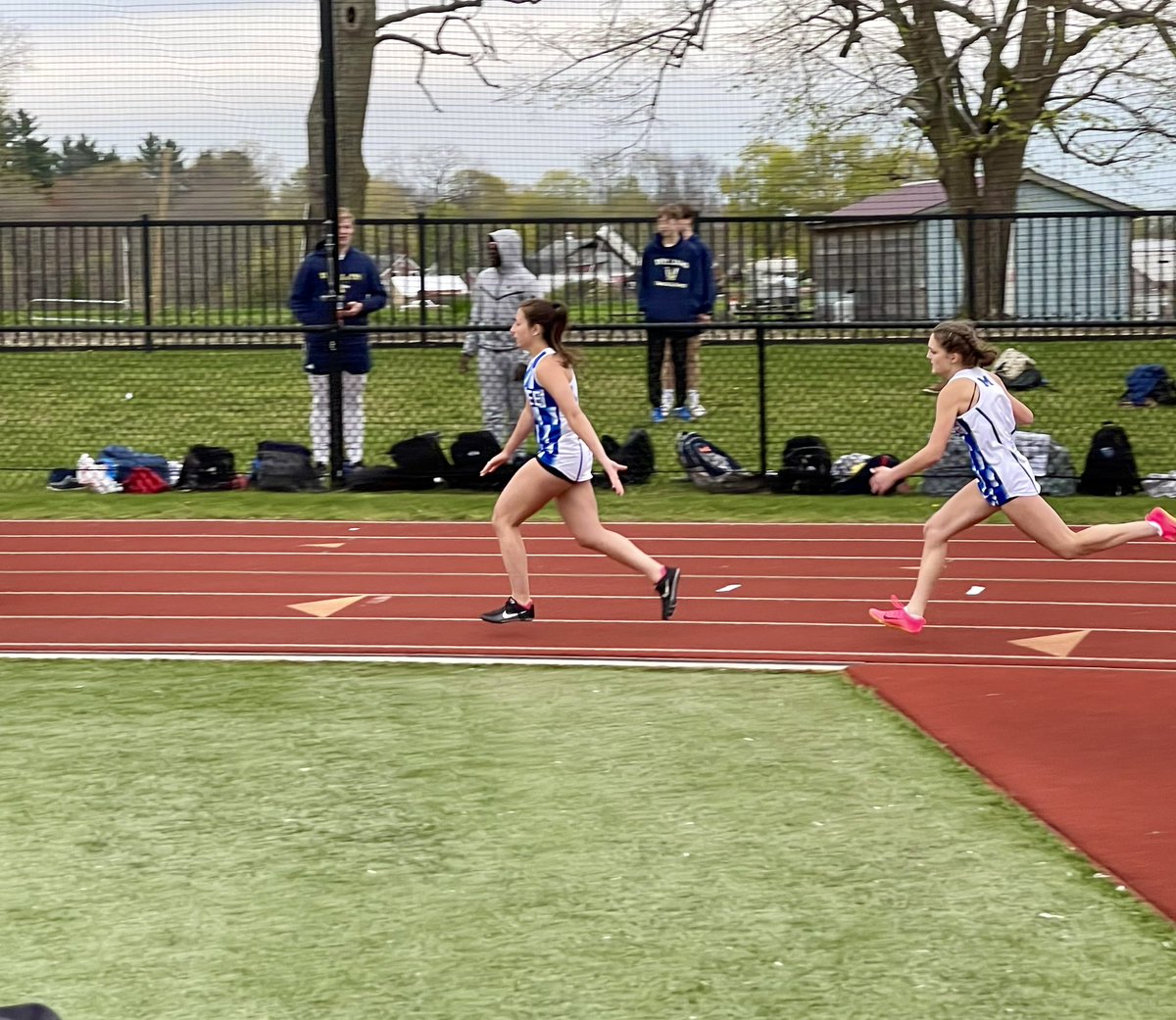 mashpeetrackan1's tweet photo. Great time at the Division 6 State Relays. ThankYou West Bridgewater Jr/Sr HS for hosting. Terrific efforts and results especially for our Falcon Girls who finished 6th overall. Winning the HJ, 2nd in TJ, 2nd in LJ and 3rd in 4/100. https://t.co/qVa44rlMSz