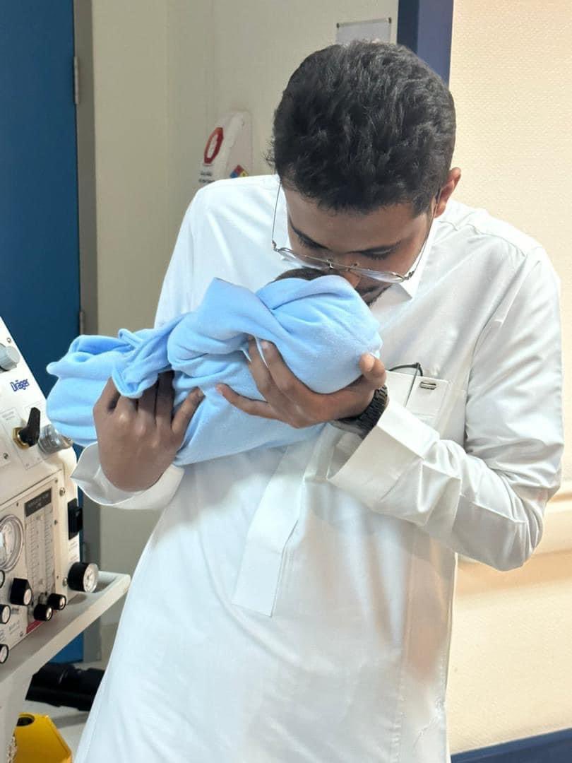 مبروك الف مبروك لاخوي الحبيب <a href="/waleedalanbari/">Waleed Alanbari</a> الله يجعله من اولاد السلامه  ويبارك فيه يارب وصرت عم (وصل الحفيد الثاني ) 🤍🤍🤍🤍🤍🤍🤍🤍