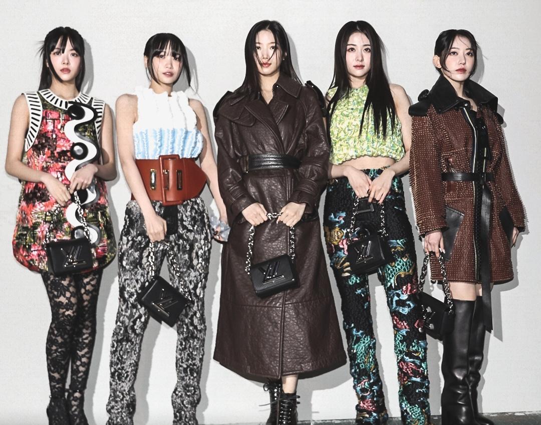 Louis Vuitton on X: .@ITZYofficial at the #LVSS20 show. The K-Pop group  attended the recent #LouisVuitton fashion show by @TWNGhesquiere at the  Louvre in Paris. Watch now on Twitter or at