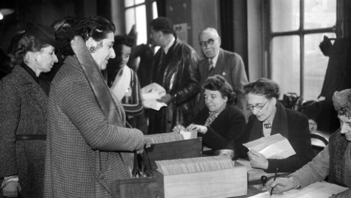 Le 29 avril 1945 : Les Françaises votent pour la première fois de leur histoire. #Égalitéhommefemme