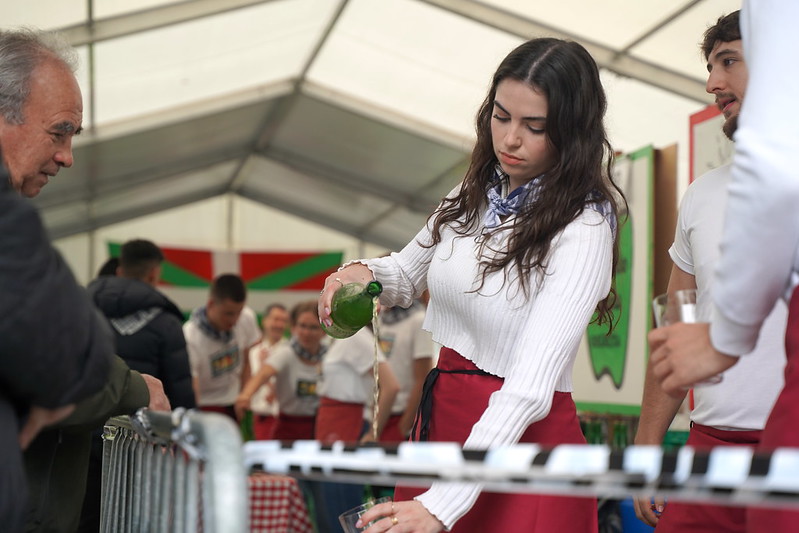 [Argazki galeria eta bideoa] XXXV. Sagardo Eguneko lehen txotxa, iruditan.

#Errenteria #Orereta #SagardoEguna
oarsoaldea.hitza.eus/2023/04/29/xxx…