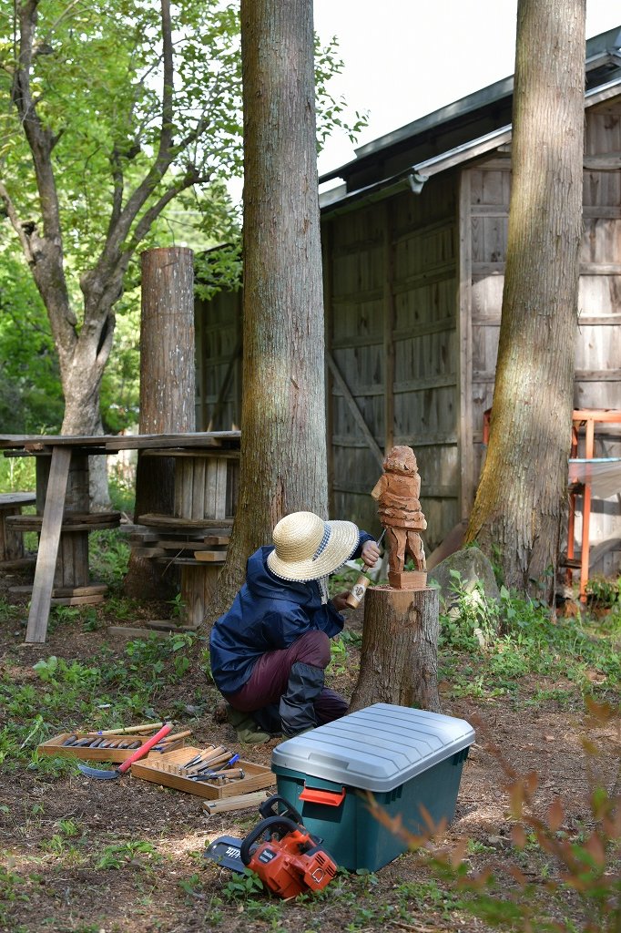 KEAT_ART's tweet photo. 松尾さんはKEAT2023でも公開制作をしていています。
GW後半、5/4より写真奥の最後の1本の彫刻をして作品を仕上げます。
ご来場の際は、ぜひお立ち���りください。
本部のある藤田製陶所近くです。 https://t.co/9vUj4UqIUe