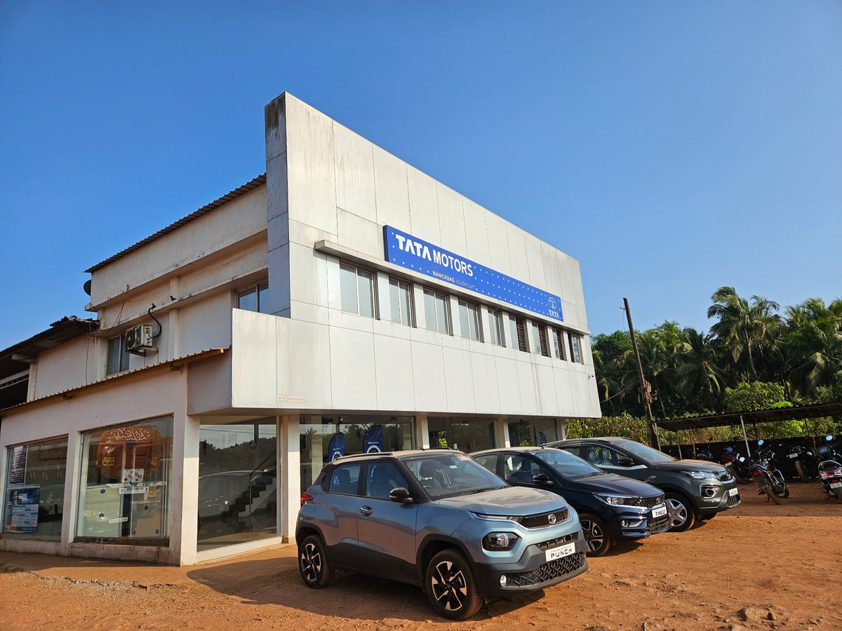 Kalash_patil10's tweet photo. @TataMotors @TataMotors_Cars  @tatamoto Overall, happy with the service at Tata Motors Ankola. However, the uneven and dusty road inside the service center left my car covered in dust AGAIN. Something needs to be done about this. #TataMotorsAnkola #goodservice #dustyroad https://t.co/ECr9IUqNph