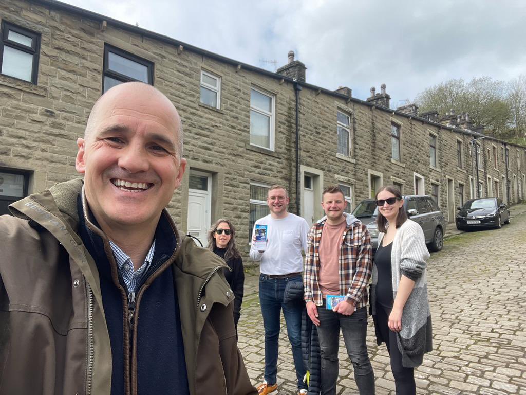 ValleyTories's tweet photo. An excellent @ValleyTories team out with @JakeBerry this morning, drumming up support for Cllr Peter Steen! 👍 https://t.co/uiGmMGTjIb