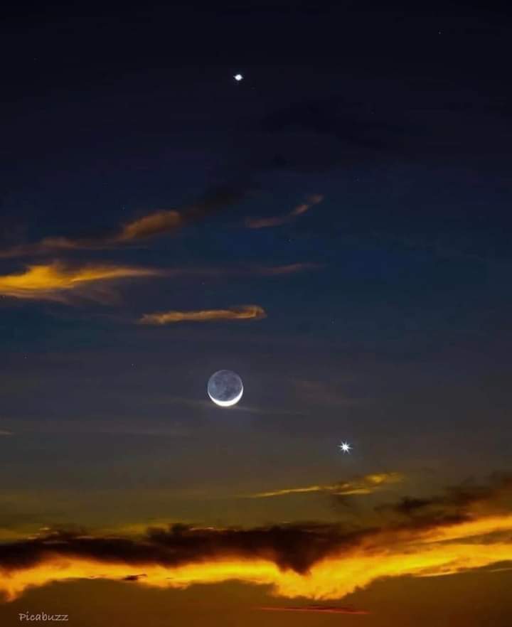 zone_astronomy's tweet photo. Magical sight of the Moon, Venus &amp; Jupiter. https://t.co/5Zen4LwvCo