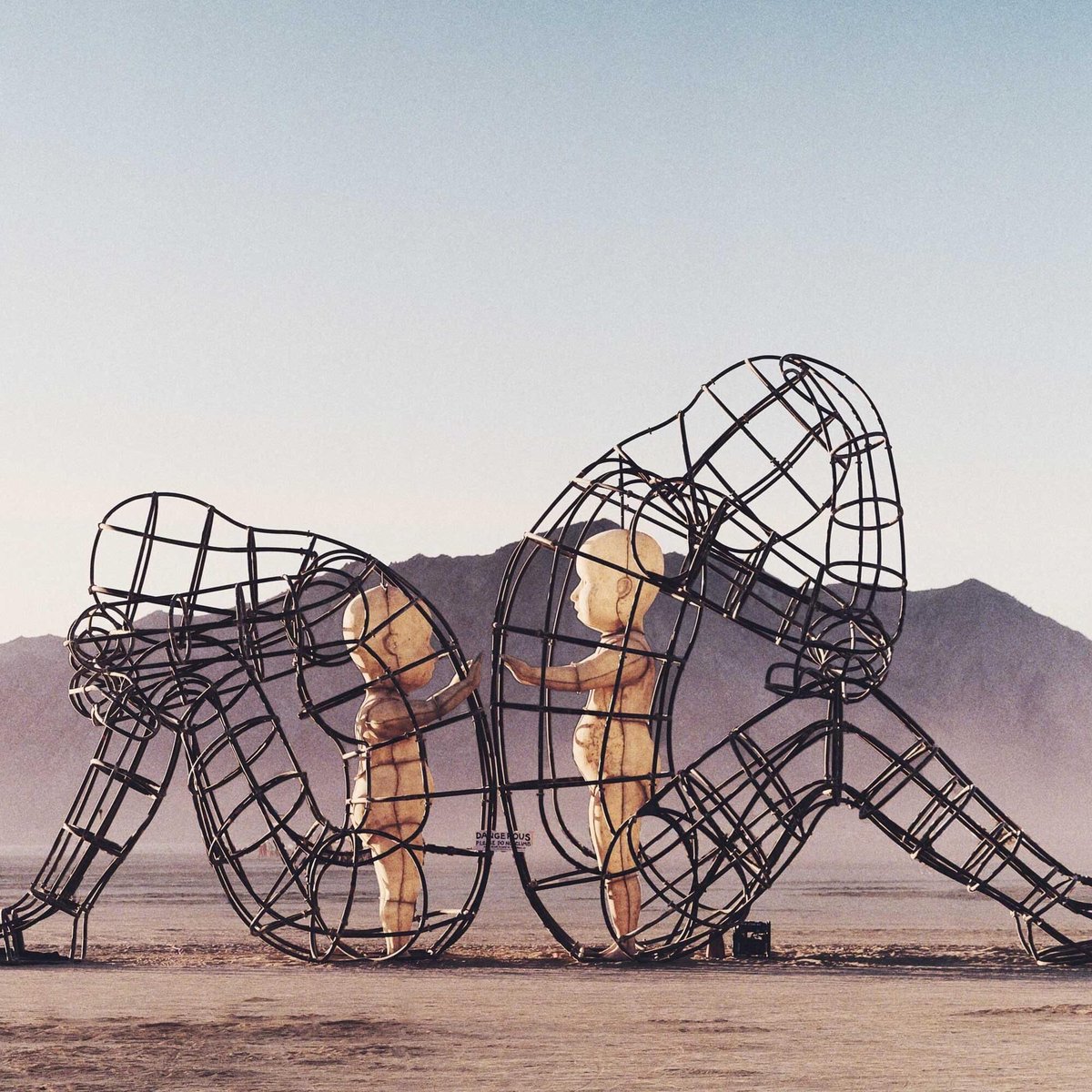 dosojoscafe's tweet photo. Escultura de amor por alexandermilov https://t.co/jCDAiXldfG