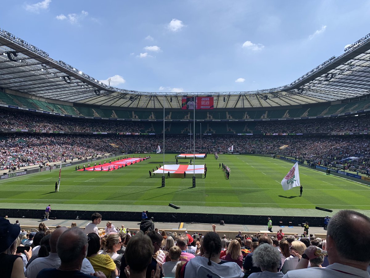 Let’s go #RedRoses #ENGvFRA - brilliant atmosphere! All set