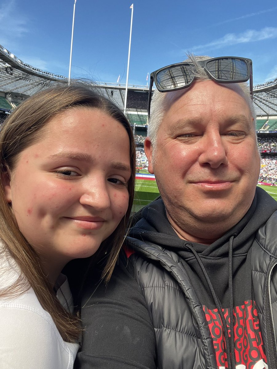 garymoore1970's tweet photo. #MakingMemories out with Georgina to cheer on the roses .. father/daughter special moment https://t.co/nUzrebGSuv
