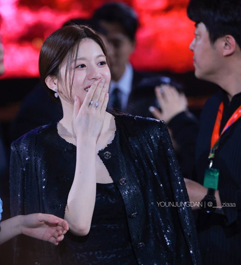 gyjpilipinas's tweet photo. Younjung's elegance caught in 4k at Baeksang Arts Awards! 💖Chit-chatting never looked this good 😌

ⓒ@___ziaaa
#GoYounJung #고윤정 https://t.co/jtxFS4j2cC