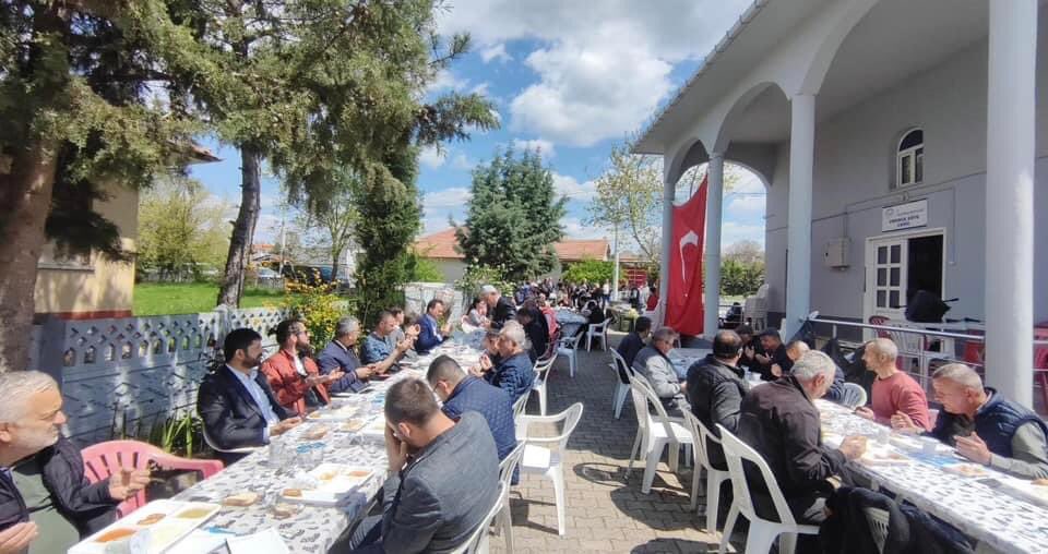 Akparti_Lburgaz's tweet photo. 📍Umurca
#Umurca köyümüzde düzenlenen Yağmur, Şükür duası programına; Milletvekilimiz Selahattin Minsolmaz, Milletvekili Adayımız, Hüseyin Tuzcu, İl Genel Meclis Üyemiz Naci Tarım ve Teşkilatımız ile katıldık.
Allah yapılan duaları kabul etsin.
#Yağmurduası https://t.co/zvoXpEmfb5