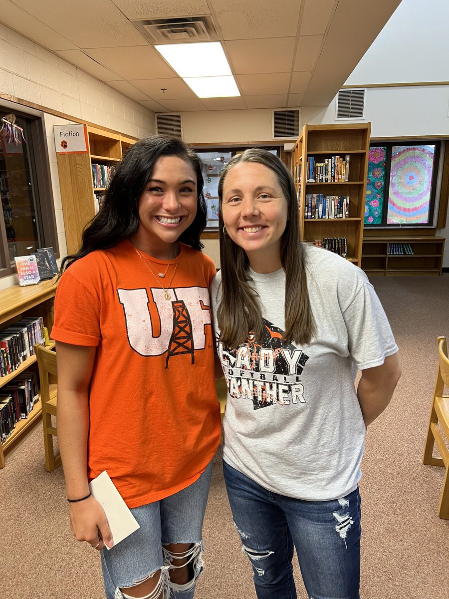 _alyssawolfe's tweet photo. CONGRATS to these 3 on their signing day- @JaydenA89405134 playing 🥎 at Walsh, @AubriSpicer 🏀 at Findlay, &amp; @kimkelloggb 🏀 at Tiffin! Proud of you for your work ethic, being class acts, leaving your legacy, &amp; impacting next generation of athletes at New Lex❤️ #timetowork https://t.co/w3sy3XfsBD