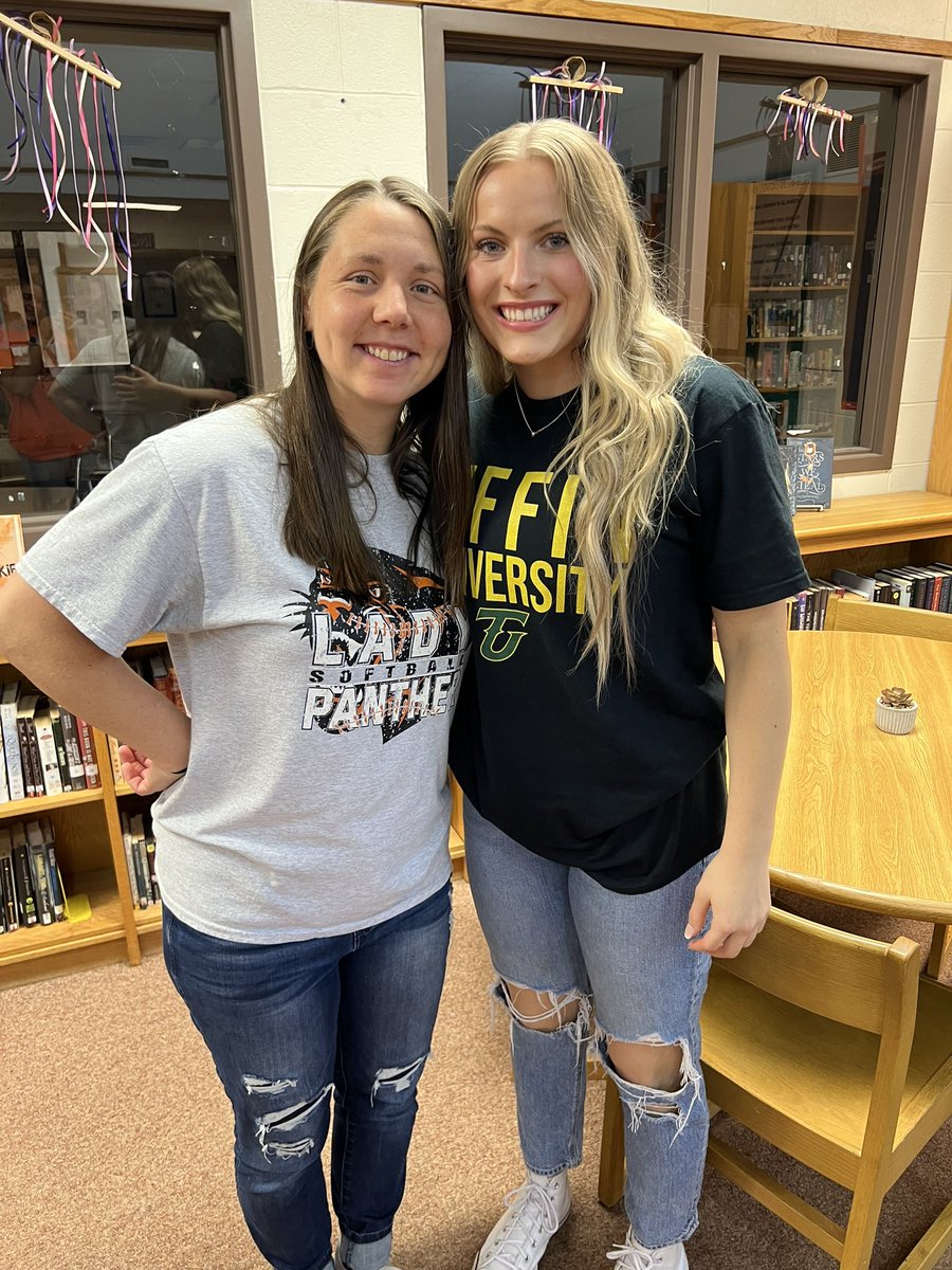 _alyssawolfe's tweet photo. CONGRATS to these 3 on their signing day- @JaydenA89405134 playing 🥎 at Walsh, @AubriSpicer 🏀 at Findlay, &amp; @kimkelloggb 🏀 at Tiffin! Proud of you for your work ethic, being class acts, leaving your legacy, &amp; impacting next generation of athletes at New Lex❤️ #timetowork https://t.co/w3sy3XfsBD