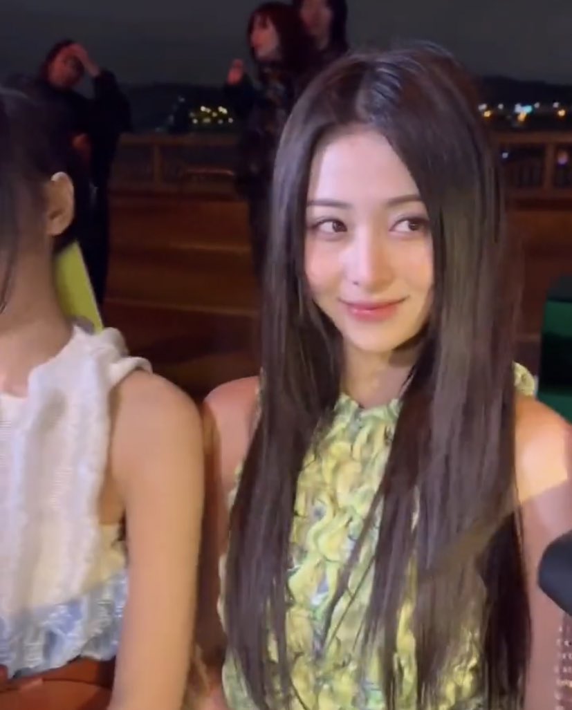 yunjin-pics-on-twitter-480p-res-but-it-s-huh-yunjin