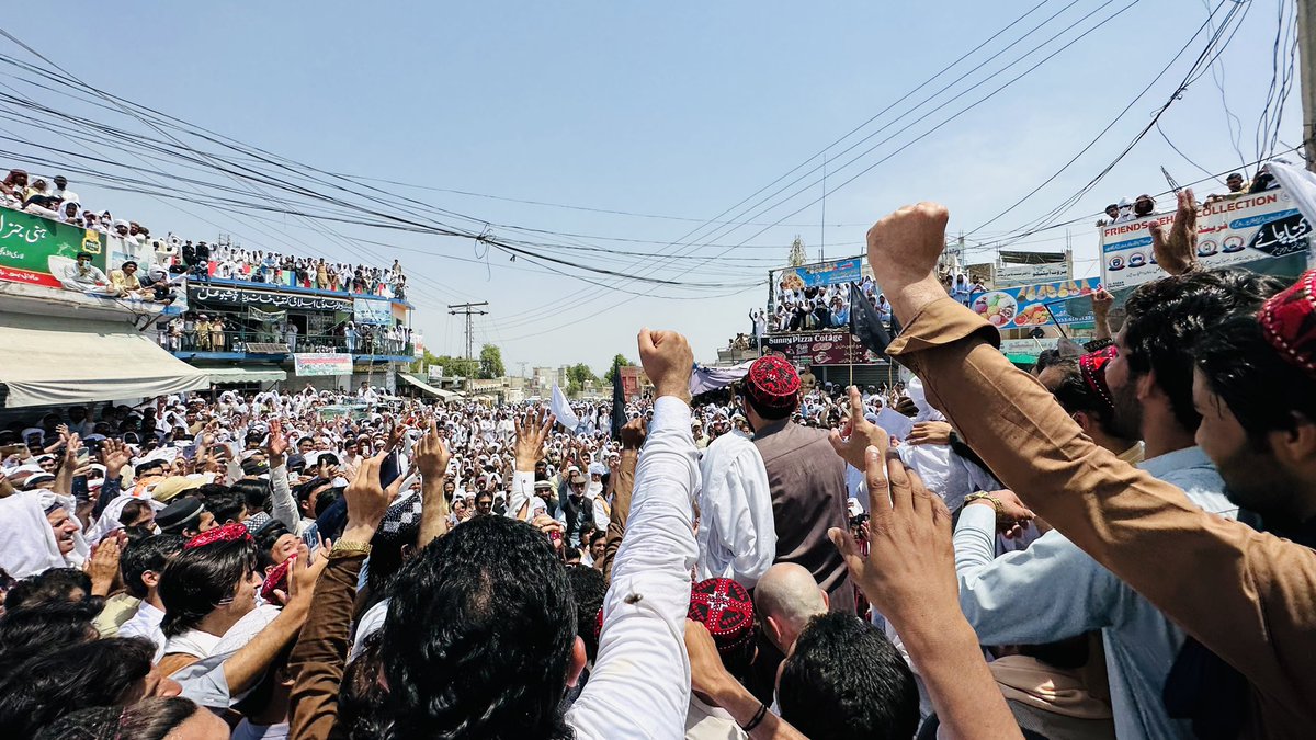 ManzoorPashteen's tweet photo. Among own people &amp; own land #Laki_Marwat PakhtunKhwa against strategic lawlessness, brutal state policies &amp; colonialism. We will not tolerate anymore colonial repression.
Long live Resistance 
#لکي_مروت_اولسي_پاڅون https://t.co/rBdEFrPRSv