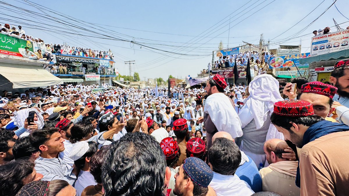 ManzoorPashteen's tweet photo. Among own people &amp; own land #Laki_Marwat PakhtunKhwa against strategic lawlessness, brutal state policies &amp; colonialism. We will not tolerate anymore colonial repression.
Long live Resistance 
#لکي_مروت_اولسي_پاڅون https://t.co/rBdEFrPRSv
