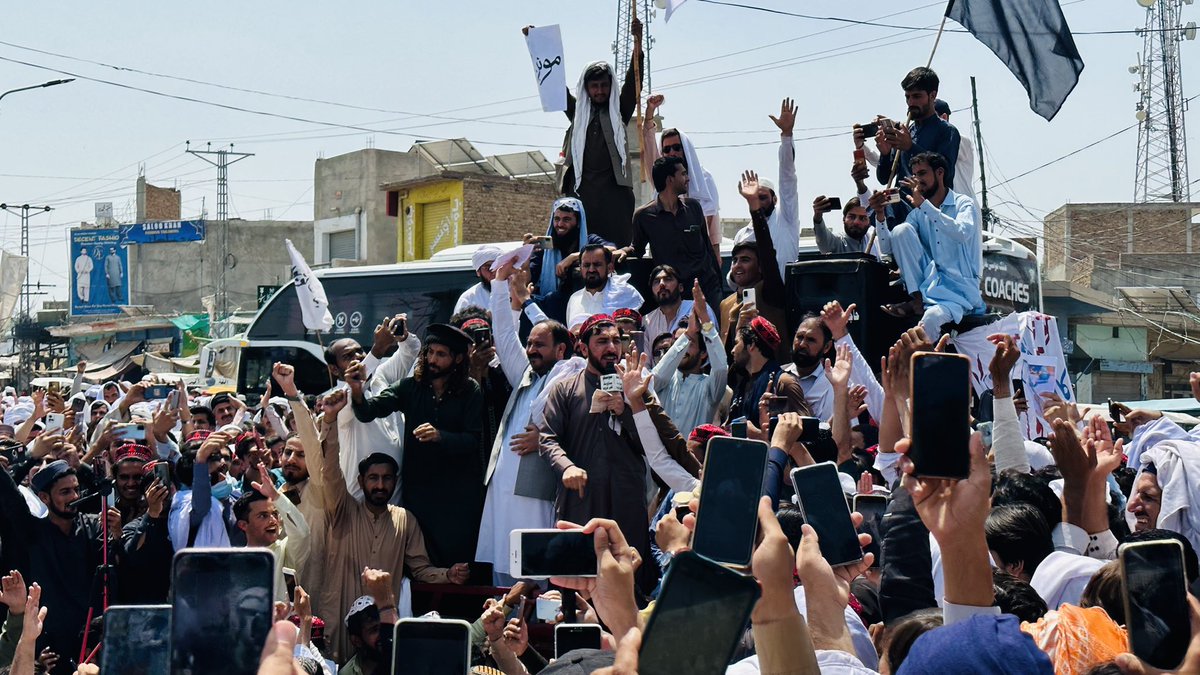 ManzoorPashteen's tweet photo. Among own people &amp; own land #Laki_Marwat PakhtunKhwa against strategic lawlessness, brutal state policies &amp; colonialism. We will not tolerate anymore colonial repression.
Long live Resistance 
#لکي_مروت_اولسي_پاڅون https://t.co/rBdEFrPRSv