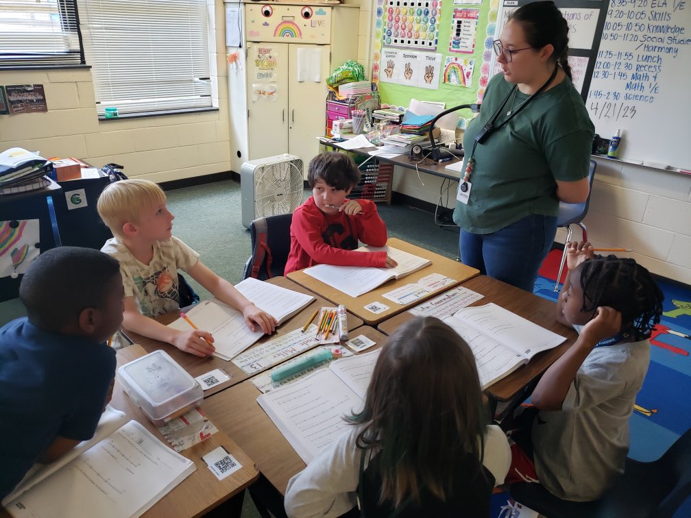 GenGreeneGators's tweet image. Number Lines + Collaborative Group time! Ms Yoder's second graders are working together to identify unknowns on a number line! #eurekamath @Step_Harris2