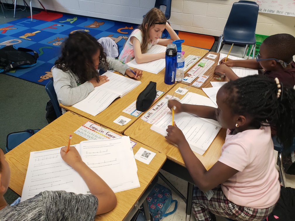 GenGreeneGators's tweet image. Number Lines + Collaborative Group time! Ms Yoder's second graders are working together to identify unknowns on a number line! #eurekamath @Step_Harris2