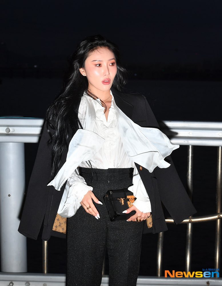 Fu4V6v8aQAA7_aU?format=jpg&name=medium