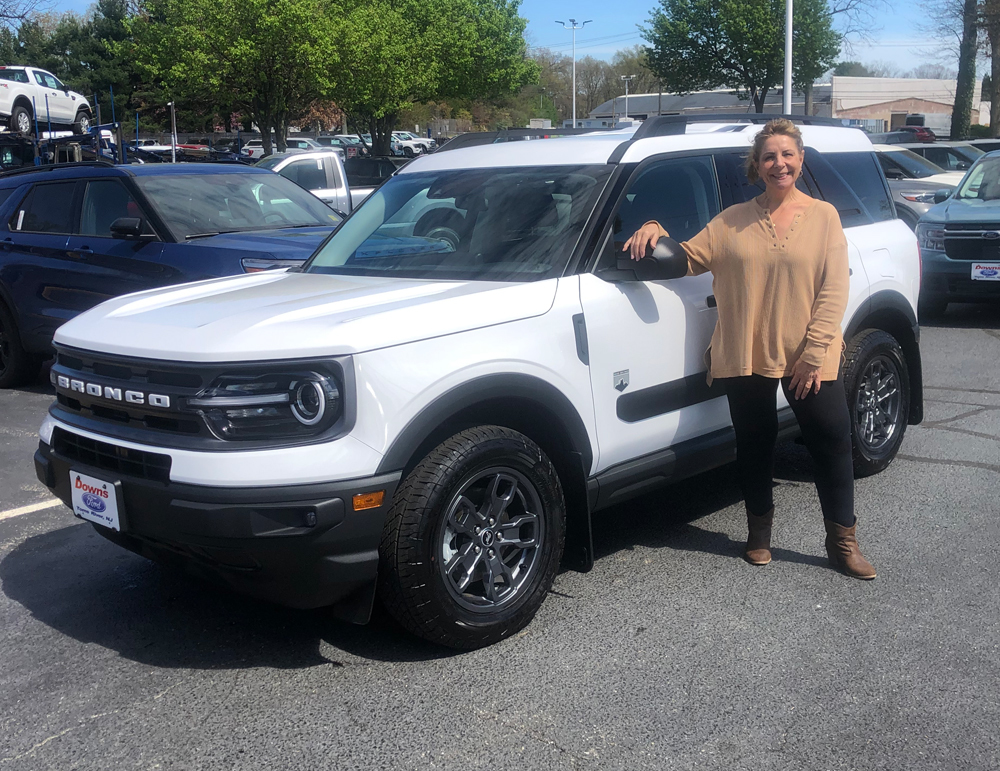DownsFord's tweet photo. Thank you returning customer Toni M. from Forked River adn congratulations on your 2022 Bronco Sport!
Happy Travels!
Salesperson: Maria Springer https://t.co/FOtmMwNbfq
