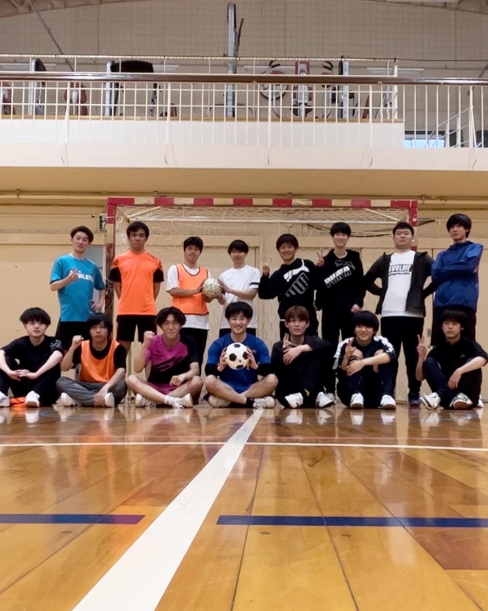 saru_begin11's tweet photo. （活動報告4/29)
今日は15人で活動し3チームで回すことができました！
男女、サッカー経験の有無関係なく楽しめるサークルを目指しており、ある程度はできてきたと思うのですが、やはりまだまだ女子メンバー、初心者が欲しいので興味ある人学年関係なく是非来てください！
#春から香川大学 #春から香大 https://t.co/B8Z3sKYPIa